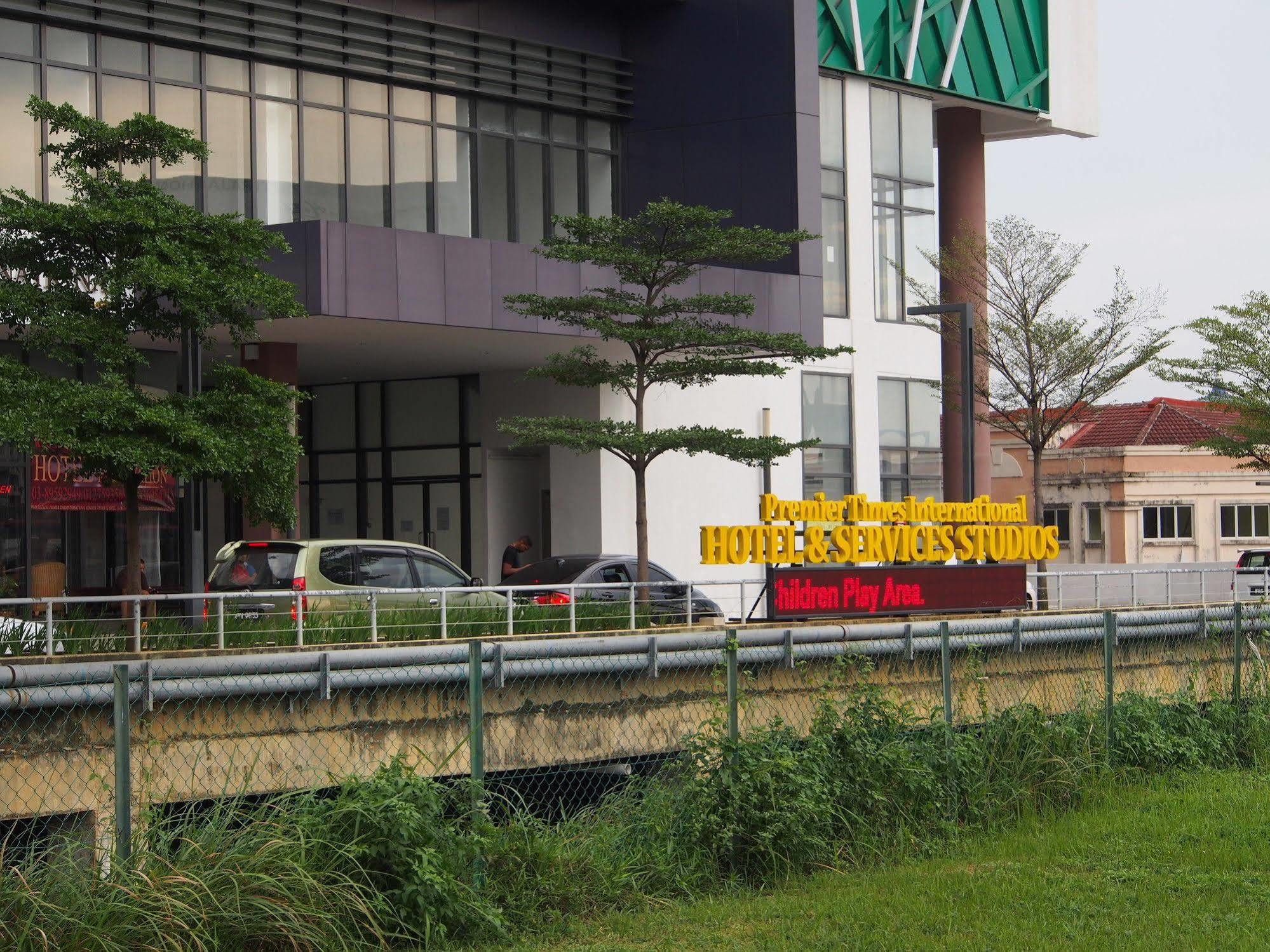 Premier Times International Hotel 史里肯邦安 外观 照片